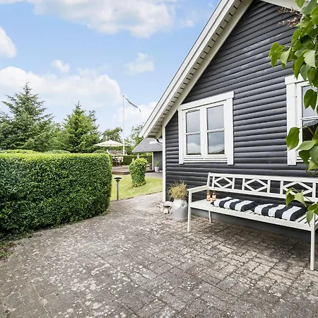 2 Bedroom Beautiful In Farsø