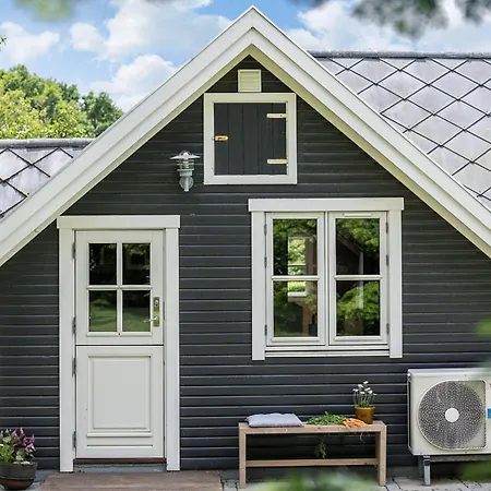 2 Bedroom Beautiful In Dom wakacyjny *