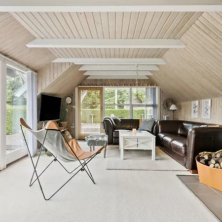 Dom wakacyjny 2 Bedroom Beautiful In Farsø