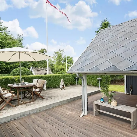 2 Bedroom Beautiful In Dom wakacyjny Farsø