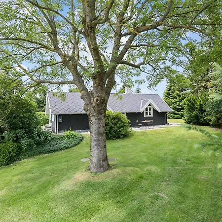 2 Bedroom Beautiful In Dom wakacyjny *