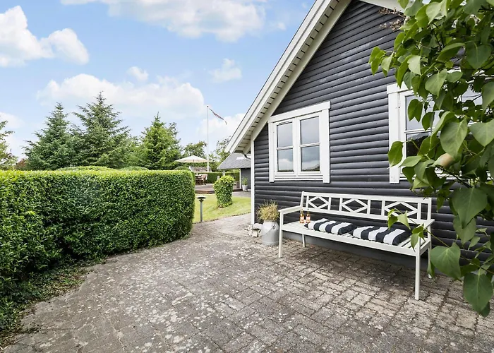 2 Bedroom Beautiful In Farsø