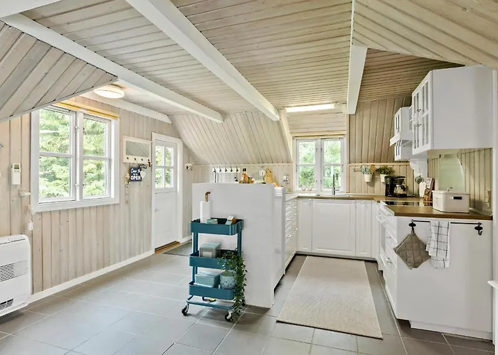 2 Bedroom Beautiful In Сasa de vacaciones Farsø