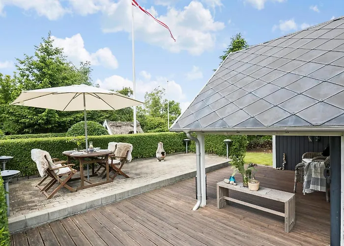 2 Bedroom Beautiful In Сasa de vacaciones Farsø